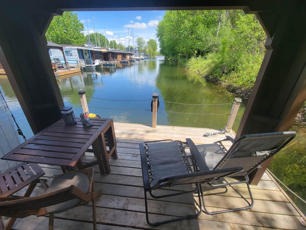 Large floating terrace with views of the canal and the Richelieu  