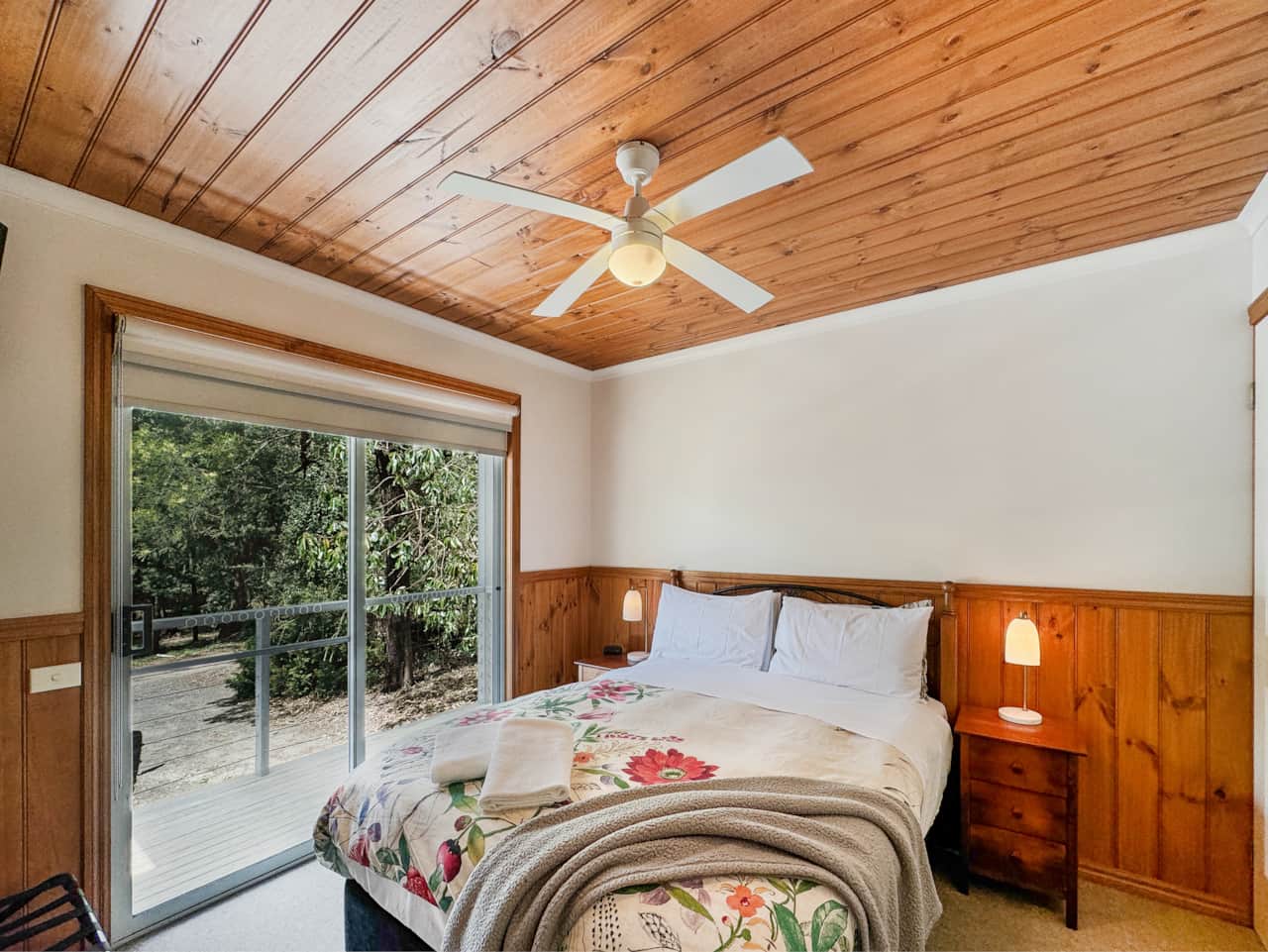 Bedroom bliss: Cozy queen bed, ceiling fan for added comfort. Relaxation designed for sweet dreams!