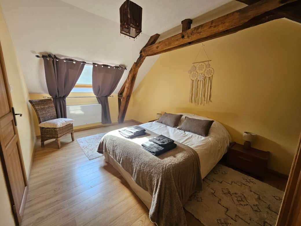 Chambre étage Lit double Gîte Bordeaux