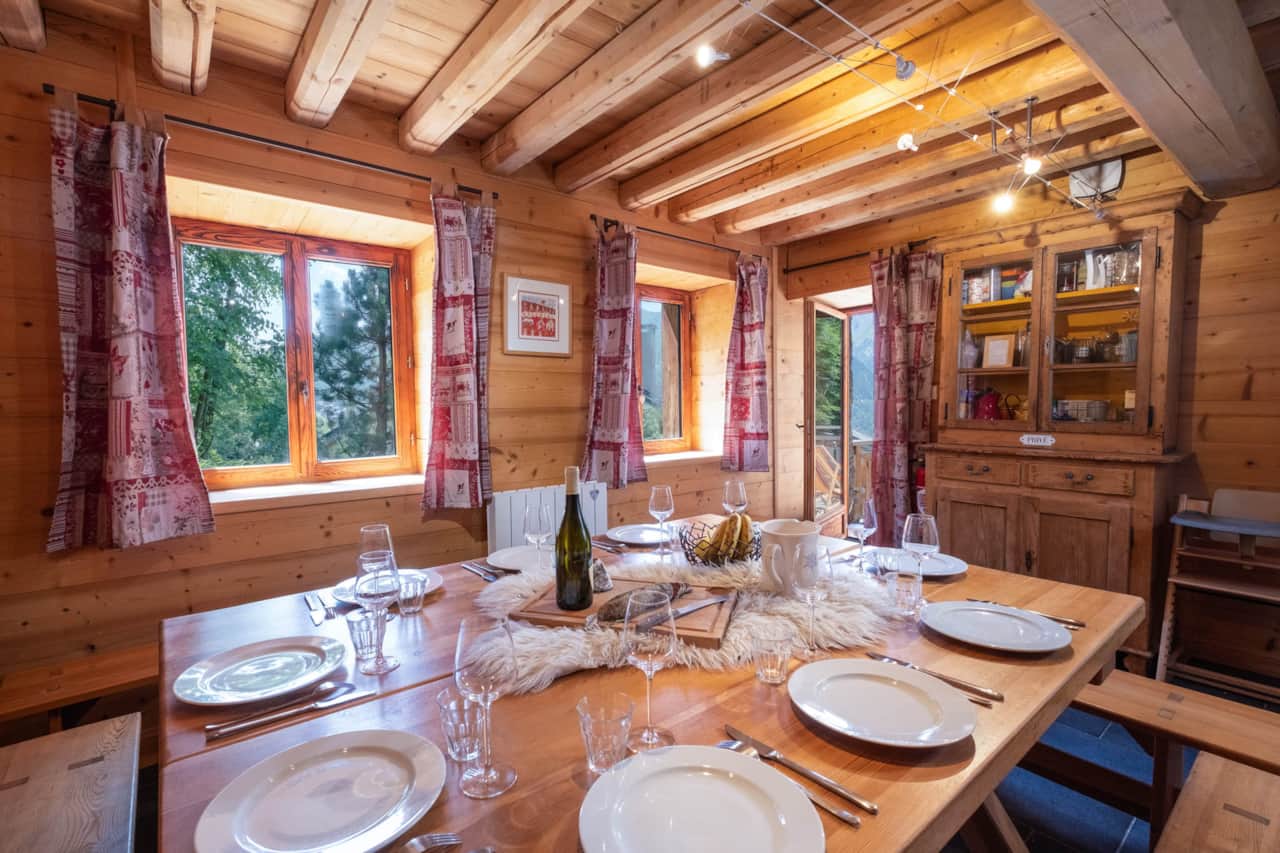 Spacious, friendly dining room, ideal for warm group meals.