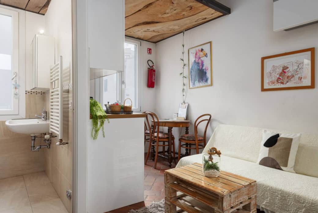 “Nido del Condor” – Intimo rifugio nel cuore di Firenze Scopri il fascino del "Nido del Condor", un accogliente appartamento nel centro storico di Firenze. Intimo e ricco di charme, è il luogo ideale per chi cerca un rifugio romantico. La camera sopp “Nido del Condor” – Intimo rifugio nel cuore di Firenze Scopri il fascino del "Nido del Condor", un accogliente appartamento nel centro storico di Firenze. Intimo e ricco di charme, è il luogo ideale per chi cerca un rifugio romantico. La camera sopp