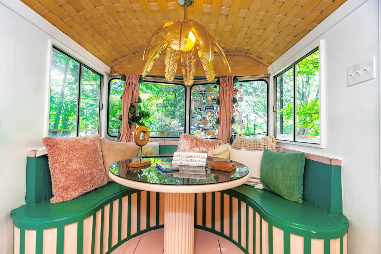 RV Treehouse: Dining Area
