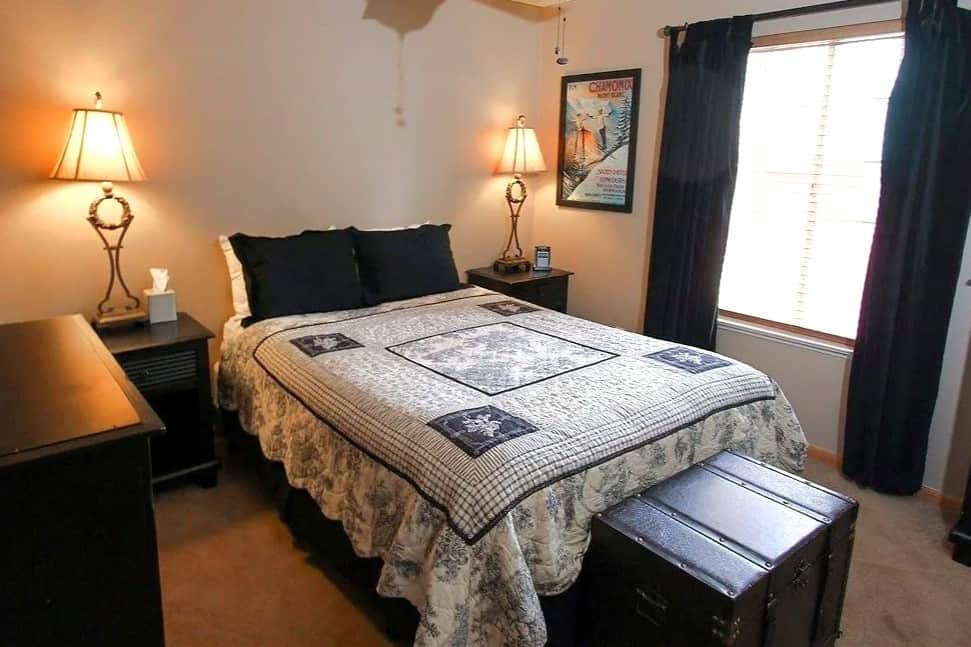Queen bed in downstairs bedroom