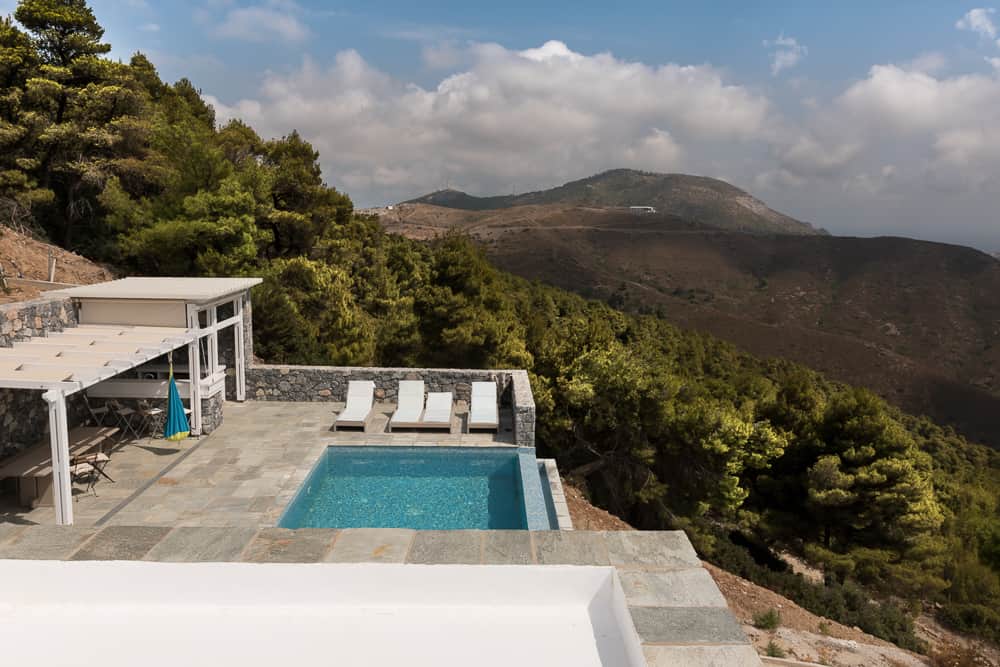 Swimming pool & poolhouse