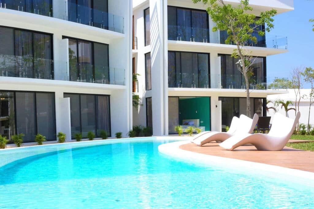Great pool and views!