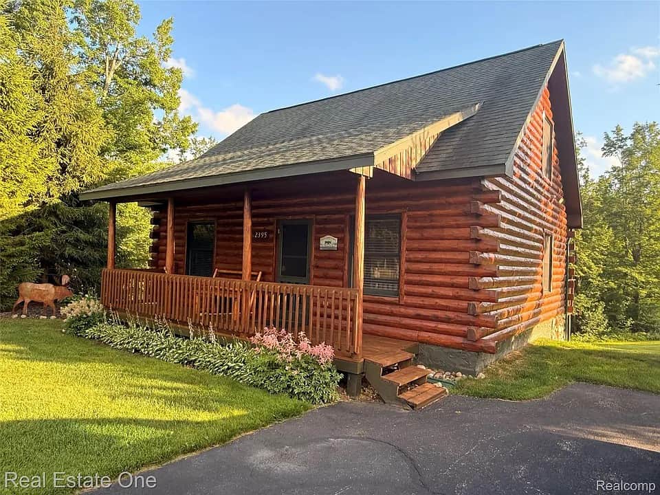 Cabin 2395-Picturesque Log Cabin at Beaver Creek Resort — Bagley Township — vacation rental
