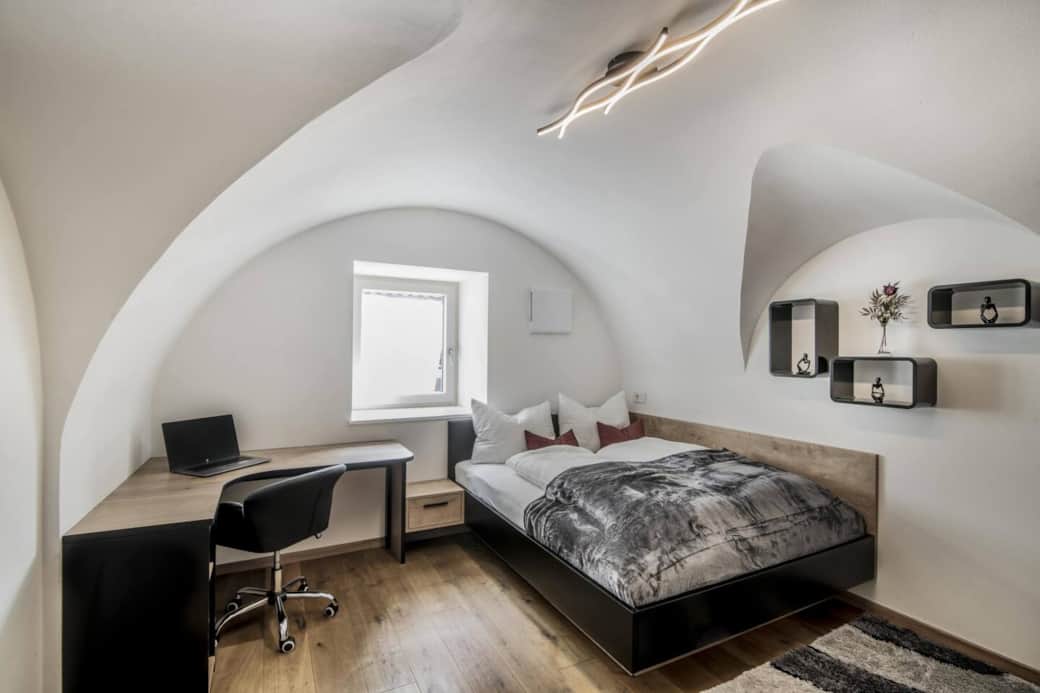 Villa Tribulaunblick_Schlafzimmer mit Buero