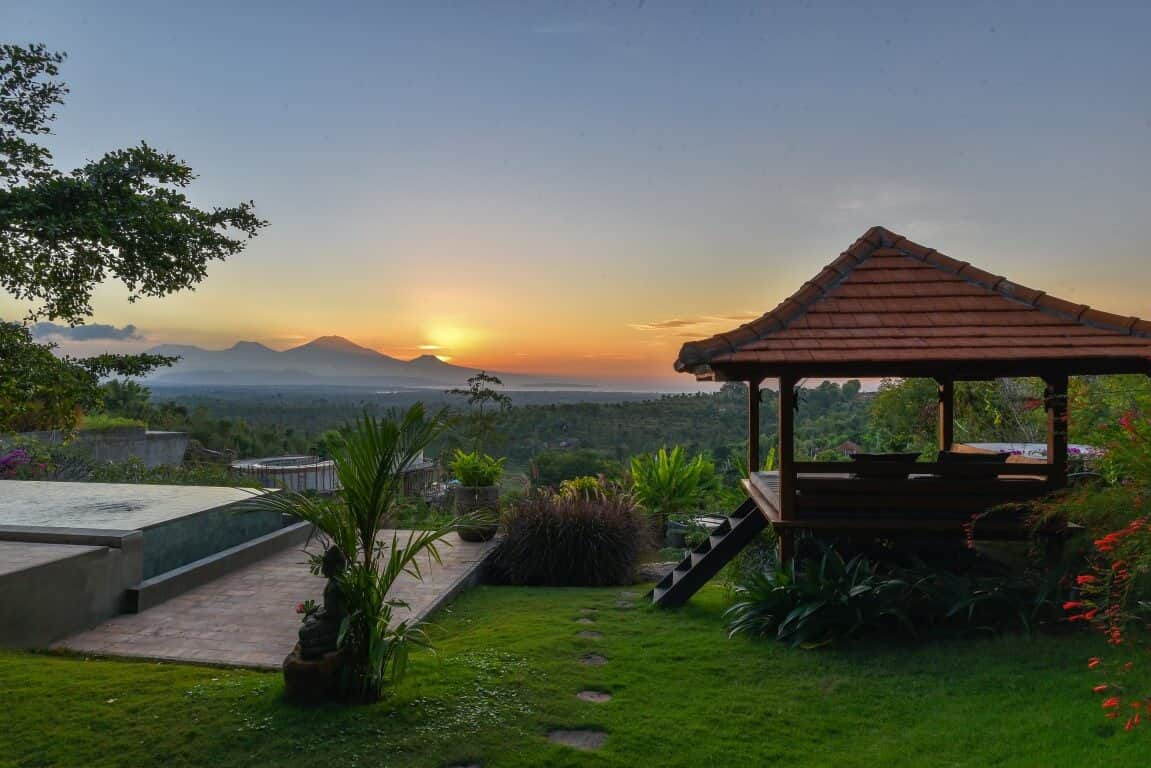 Villa Loulaki Sumberkima Hill retreat 
