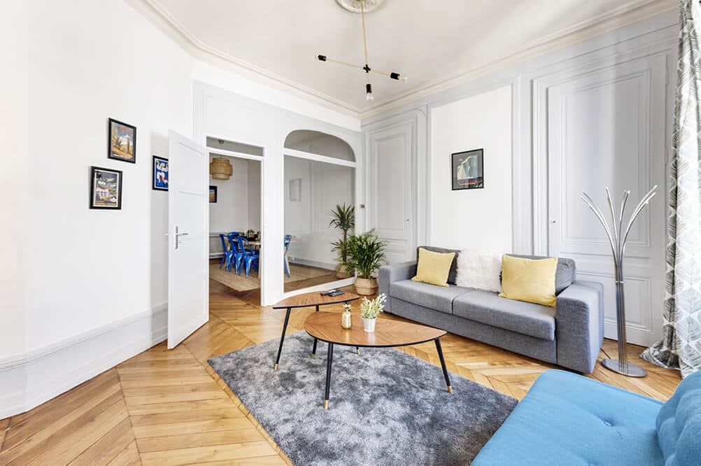 Salon ouvert sur l'espace repas 