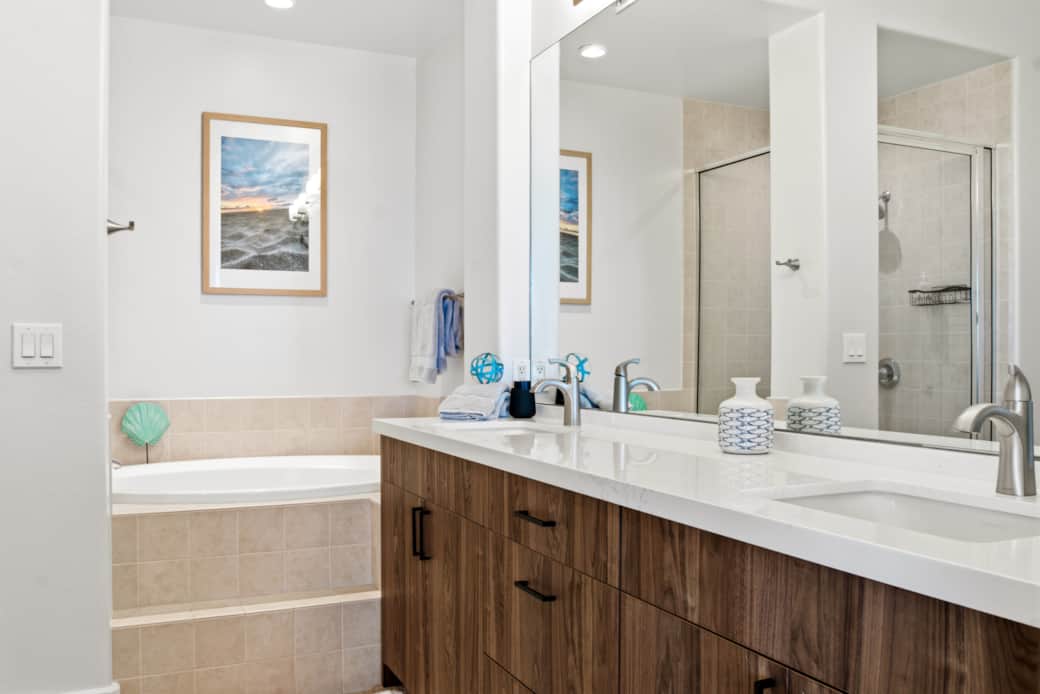 En suite primary bath