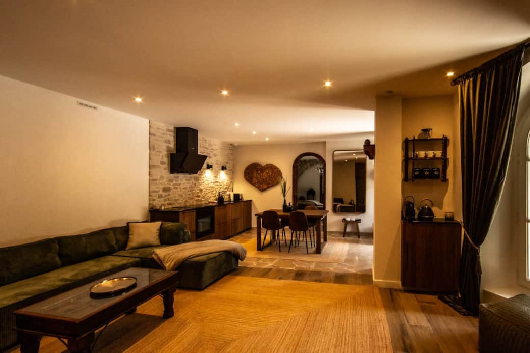 Open living area with kitchen, dining space, and lounge