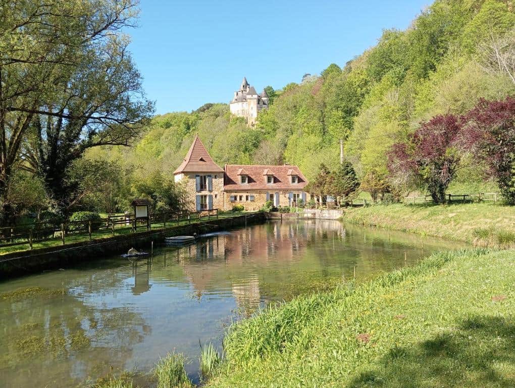 Moulin vu de l'étang
