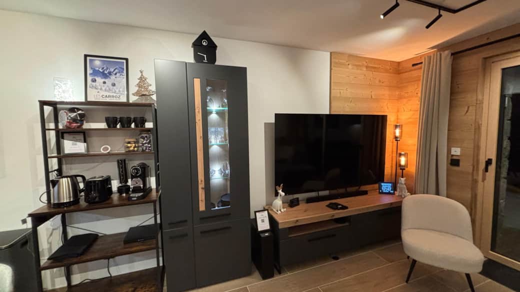 Coin café et salon avec TV 75"