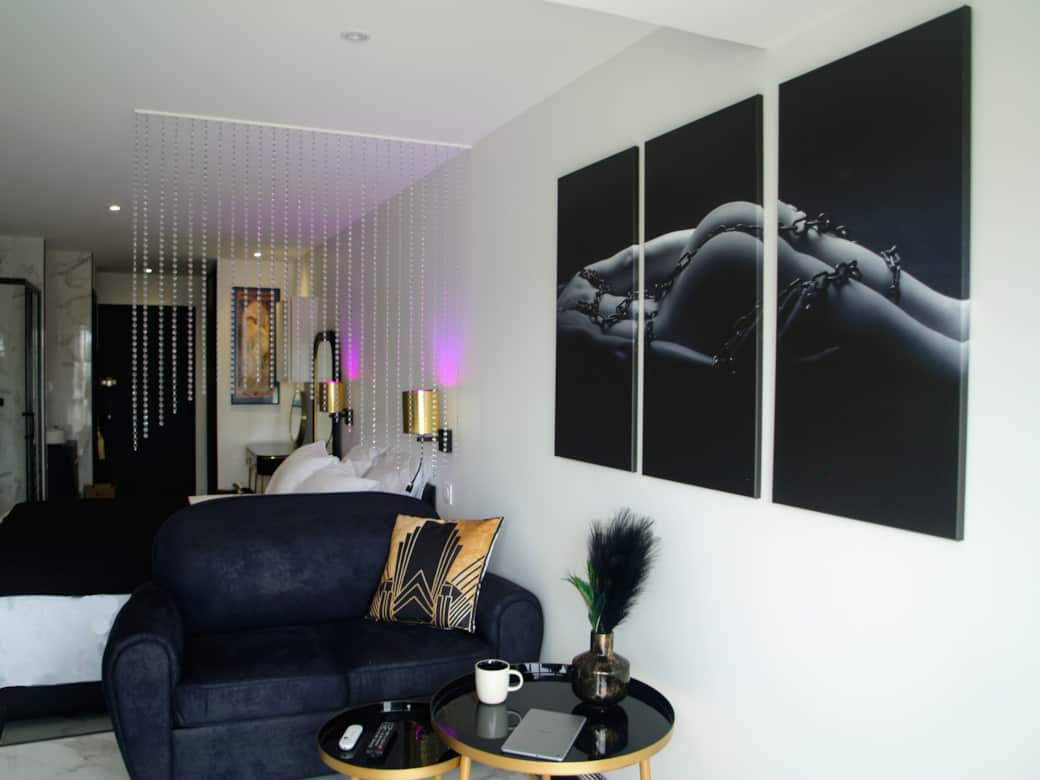 0010 Sofa - le boudoir heliopolis - Deluxe studio - naturist village - Cap d'Agde