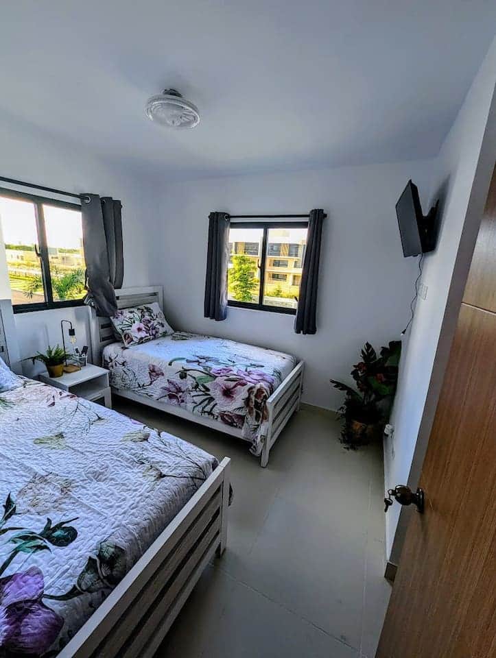 2nd Bedroom/2 Twin Beds