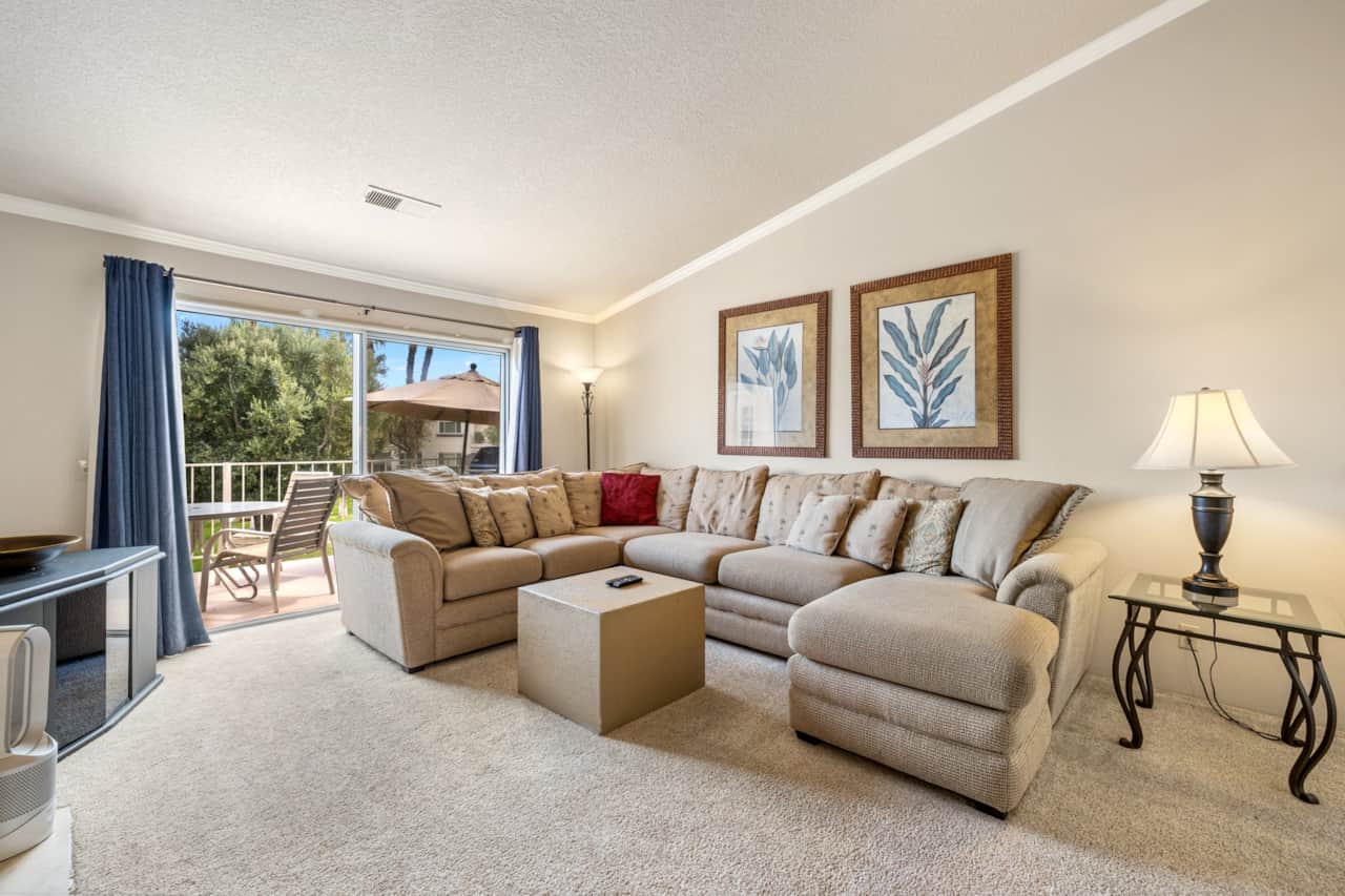 Spacious Living Rooom