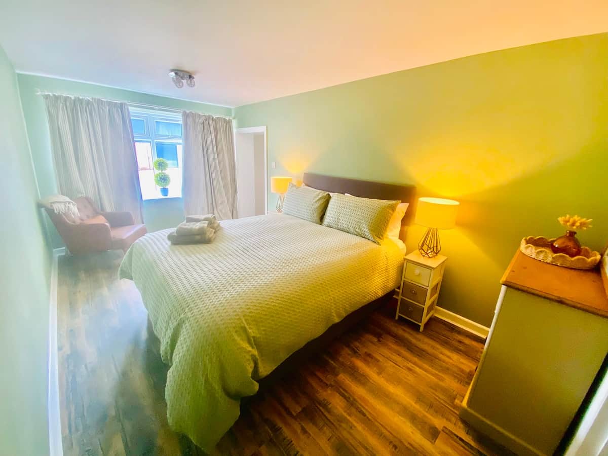 Bedroom | King size bed | TV