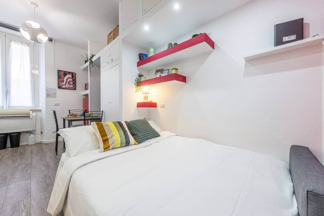 Da divano a letto matrimoniale, così sarà possibile trasformare ogni sera la zona living in camera. Troverete lenzuola e biancheria già pronta per allestire il letto la sera.