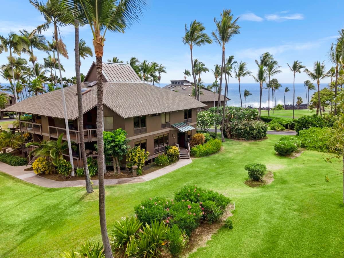 Enjoy open green spaces and waves crashing against the coast with golf course and ocean views from your Hawaiian home.
