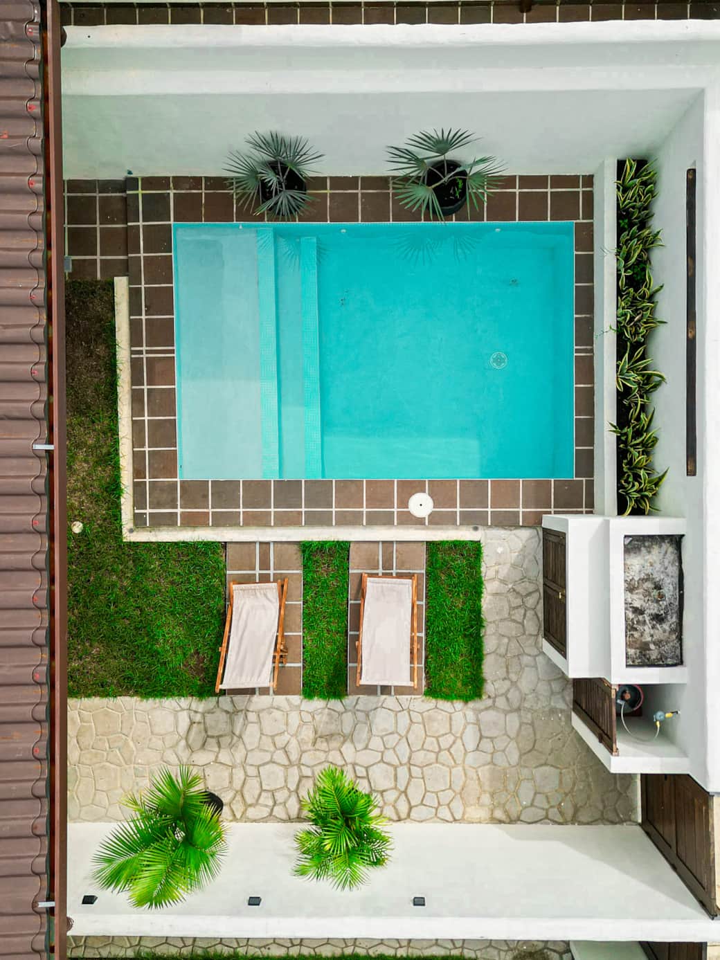 Lounge poolside and let time slow down. Lounge poolside and let time slow down.