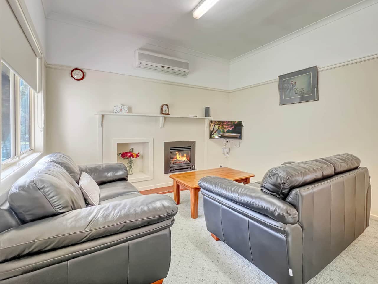 Relax in style with leather lounges, gas log fire, AC, smart TV with WiFi.