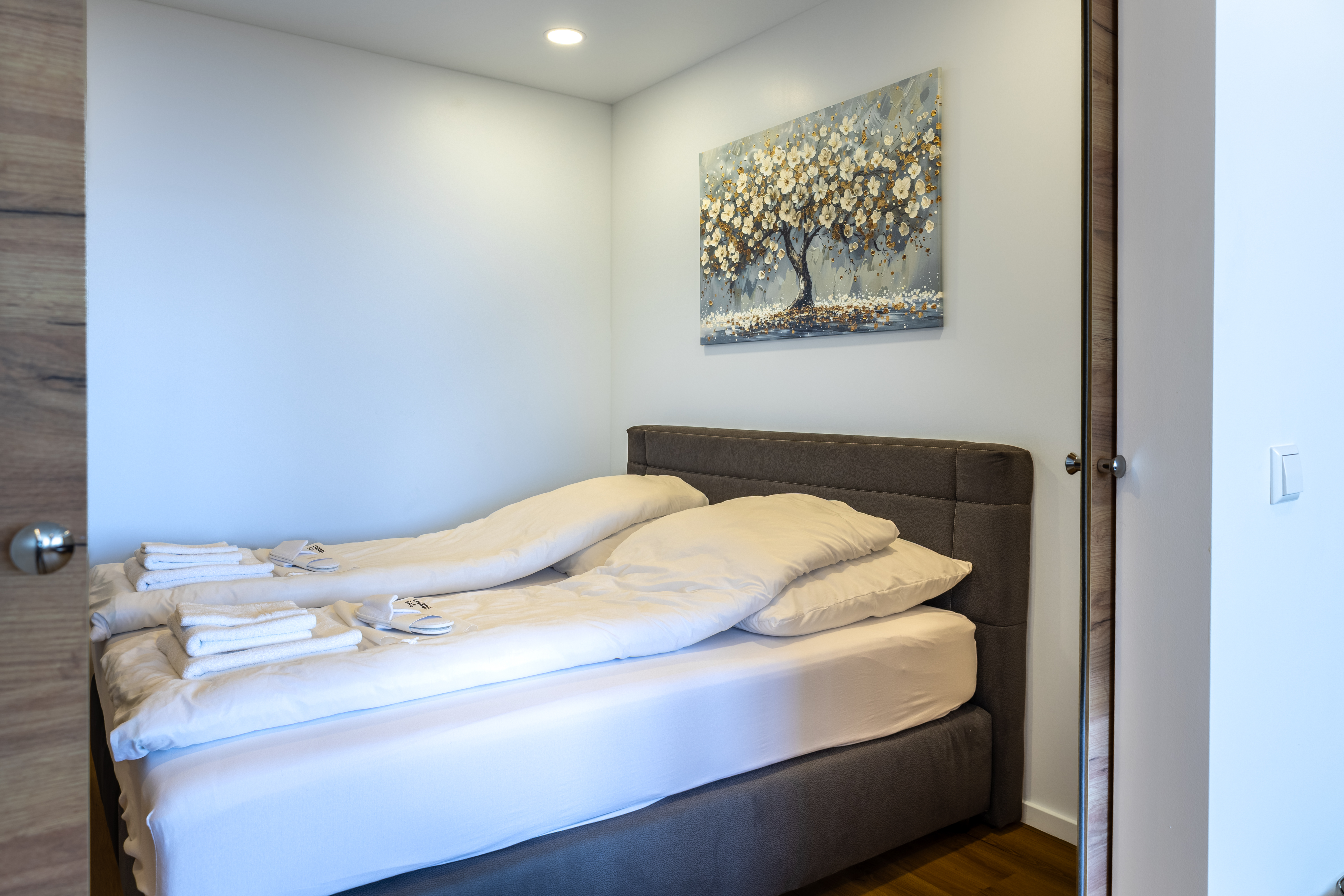 Apartment 2 6
