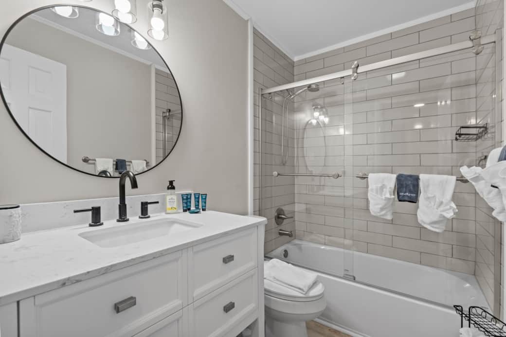Second Full Bathroom - Stocked with fresh towels and essential toiletries.