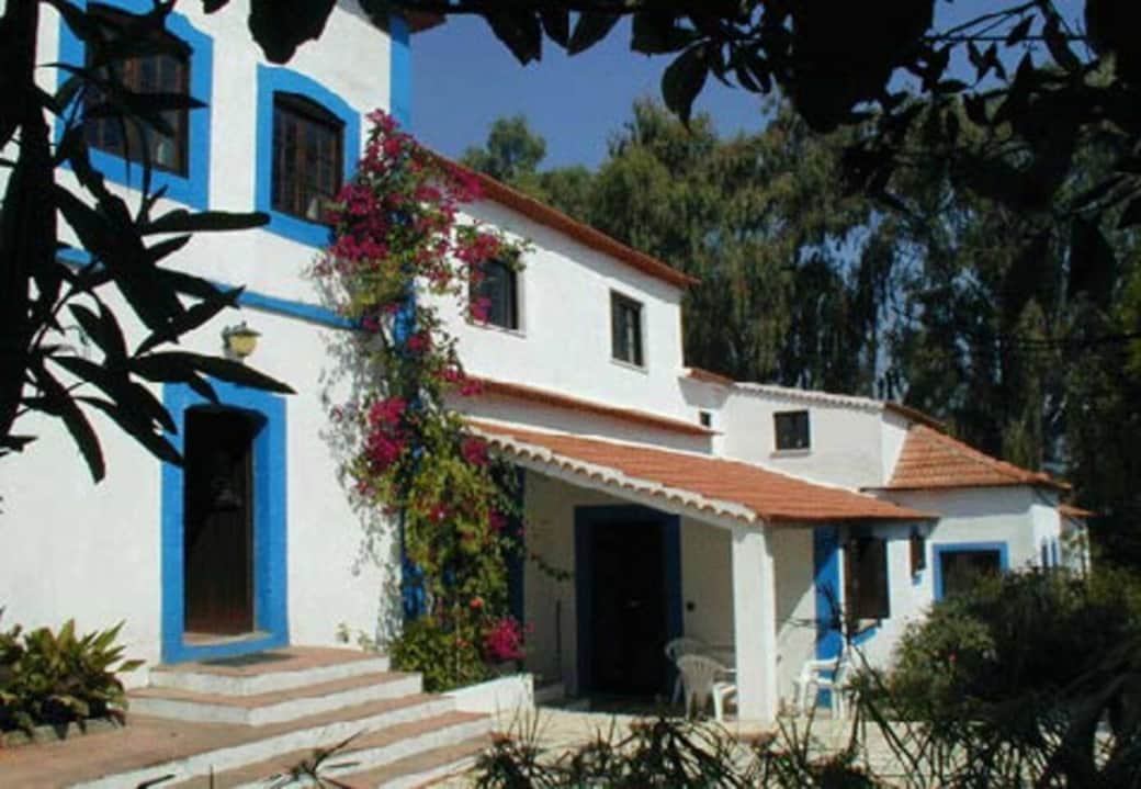 View to room 2 and kitchen (left door) View to room 2 and kitchen (left door)