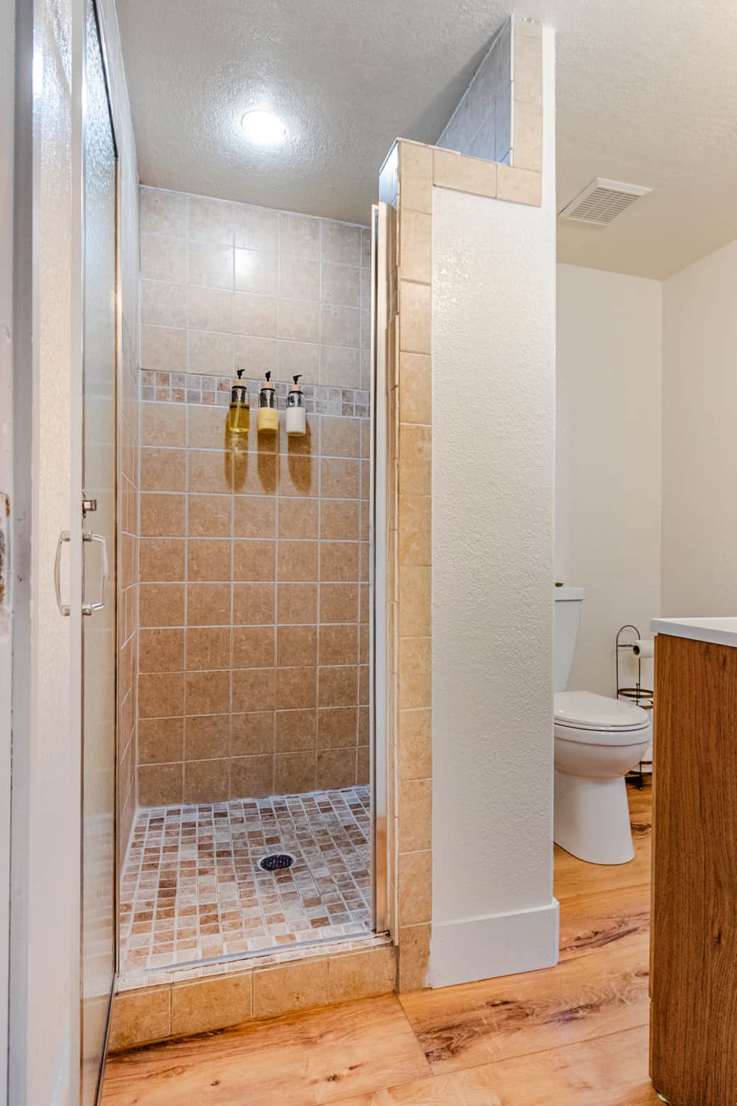 Bathroom (1) Bedroom (2bd) to Bedroom shower (1bd) Bathroom (1) Bedroom (2bd) to Bedroom shower (1bd)