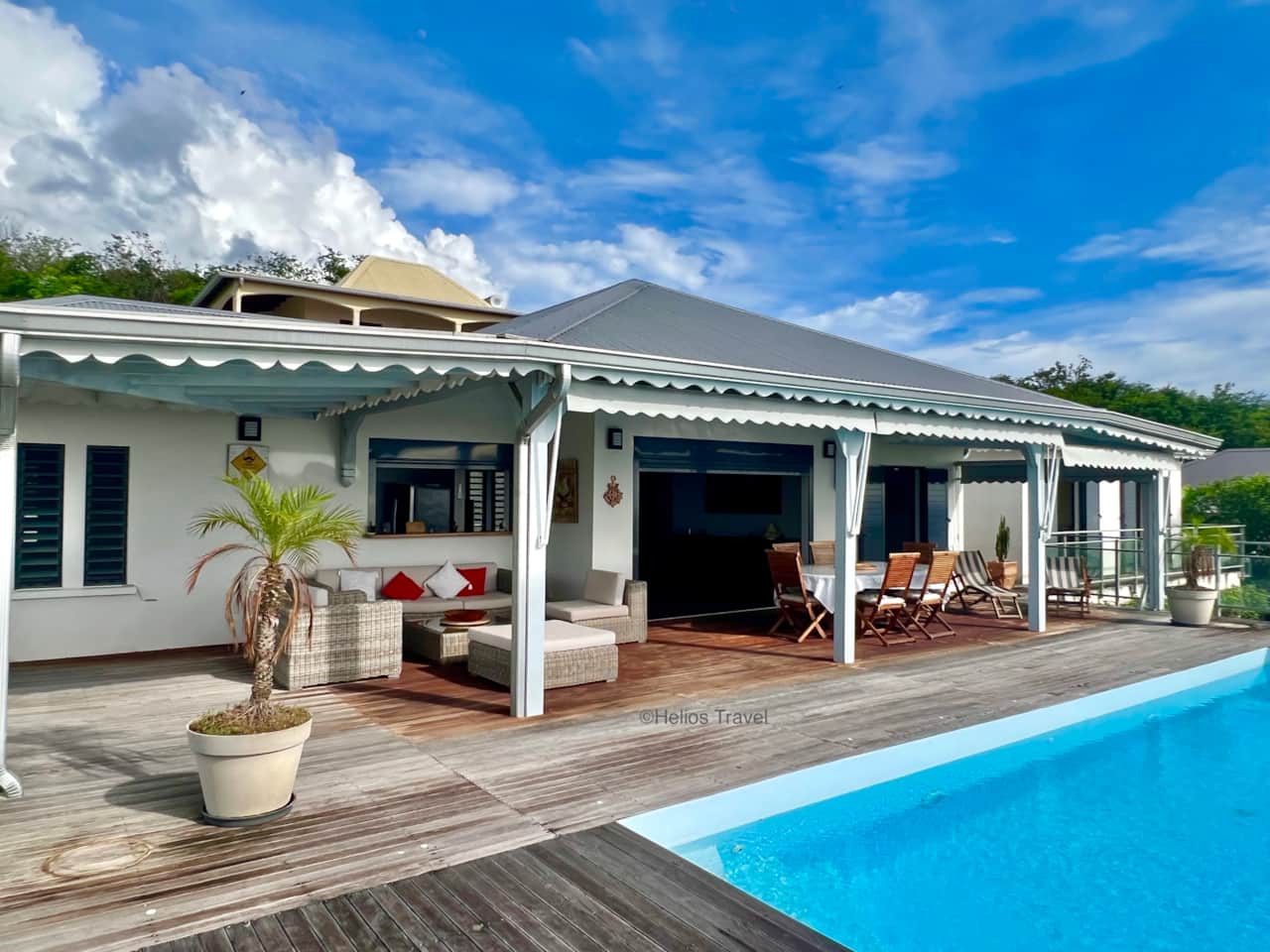 The large terrace of the Vaïtea villa