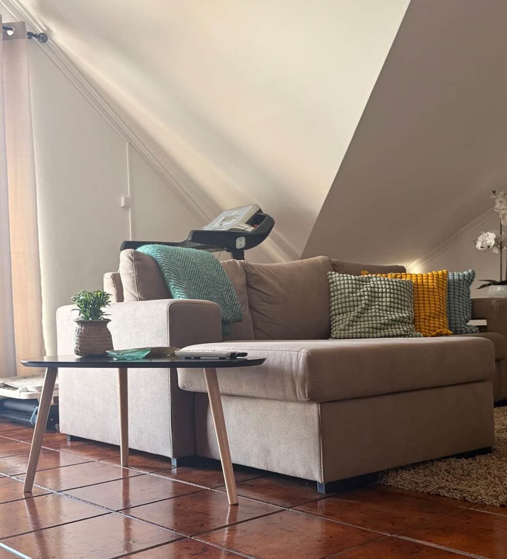 Sala de estar e passadeira.