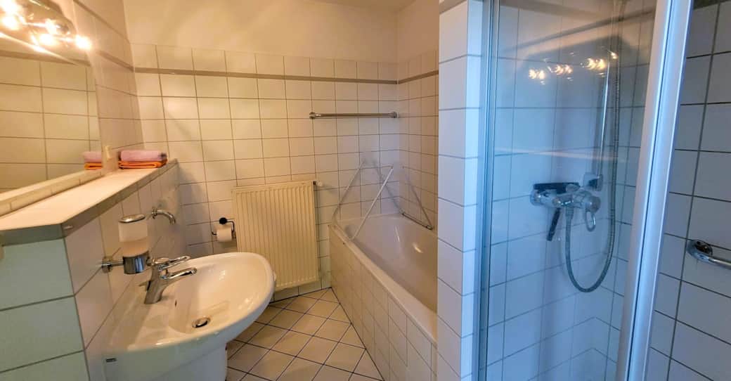 Badezimmer G-H Badezimmer G-H