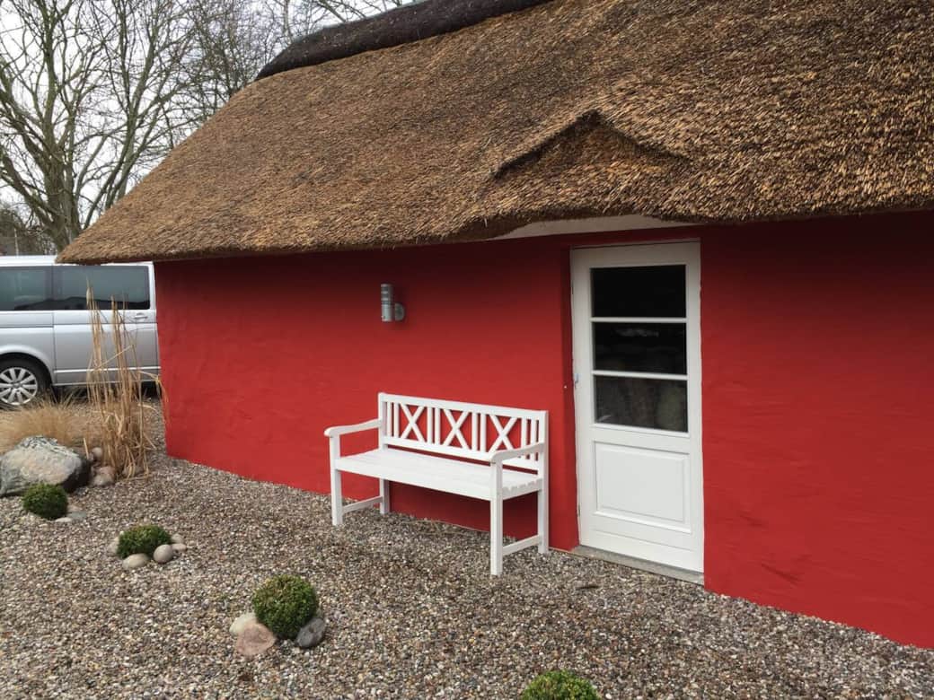 Garage, hier ist eine Extratür mit dem Waschtrockner.