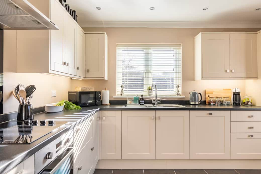 Spacious Family Kitchen | Willow Lodge Pembrokeshire Spacious Family Kitchen | Willow Lodge Pembrokeshire