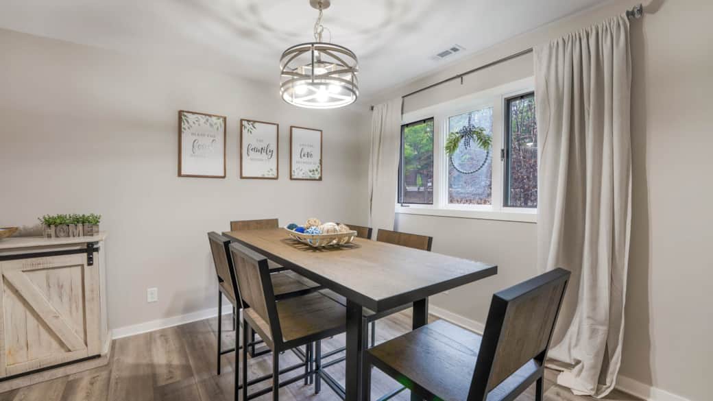 Serve your delicious meals easily at the lovely dining table.
