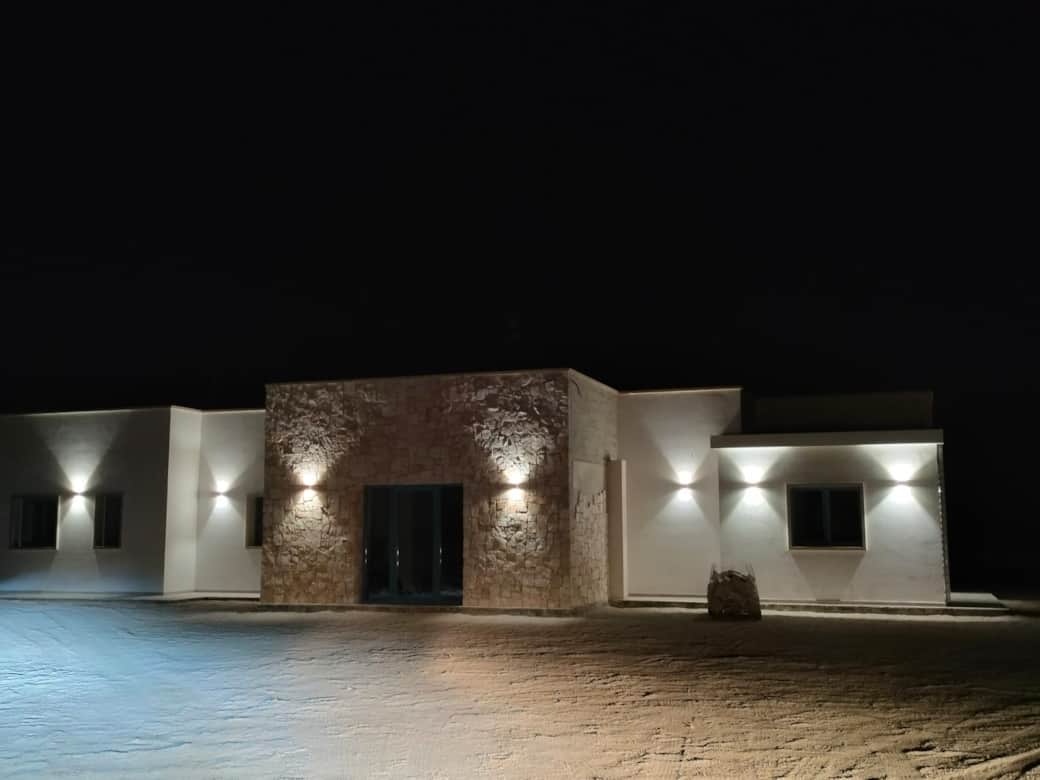 2villa front notturno