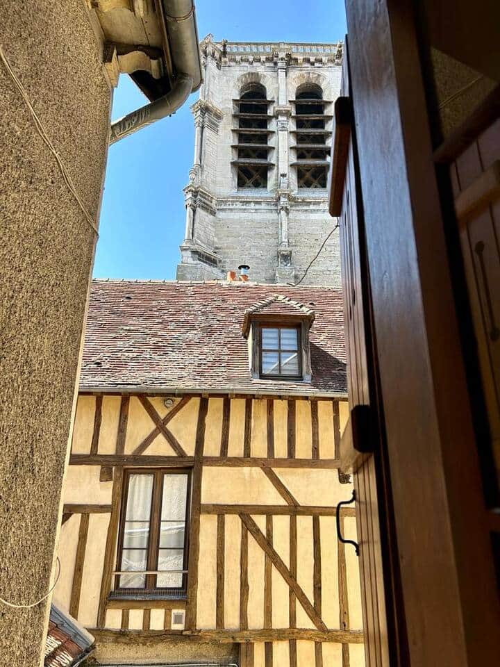 Découvrez les maisons à colombages environnantes.