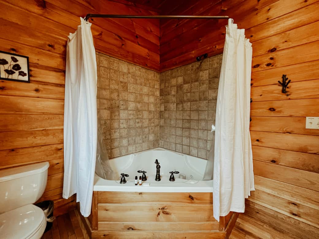 Master Bath w Jaccuzi Tub - Upstairs