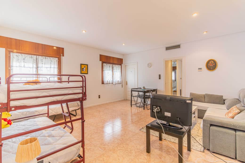 Salón con litera y cama individual Salón con litera y cama individual