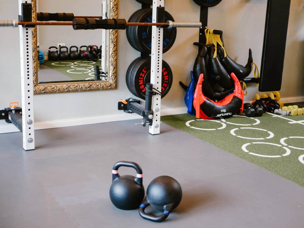 Competition Kettle Bells und Olympia Langhanteln warten auf deinen Einsatz.