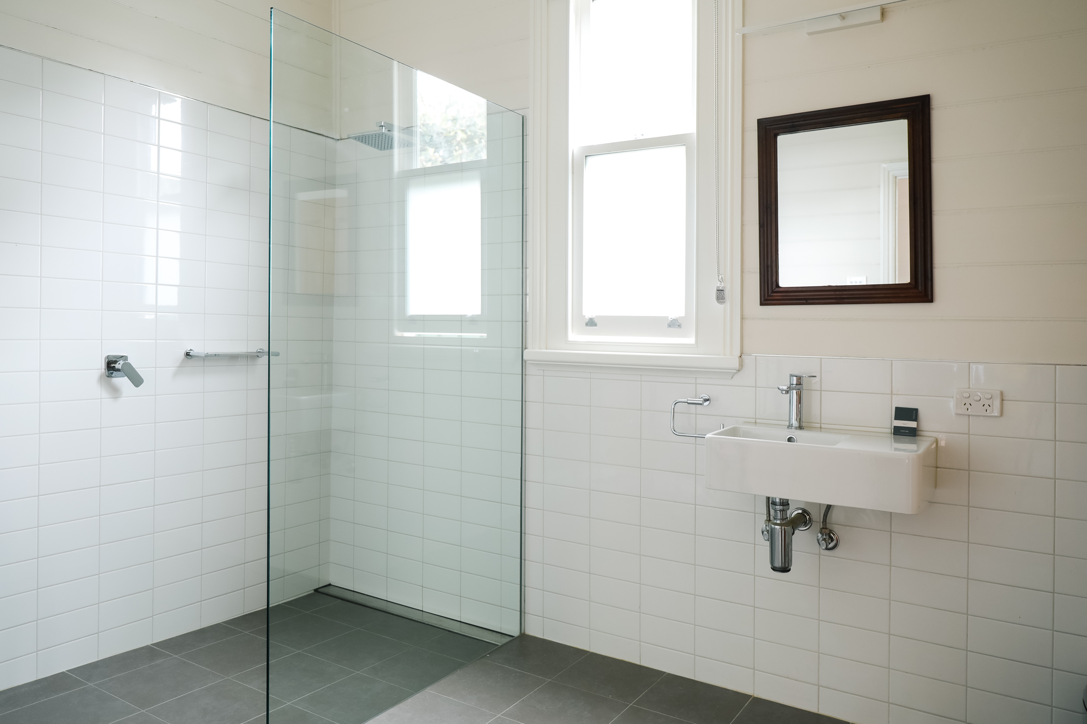 Willow Cottage - Walk in shower