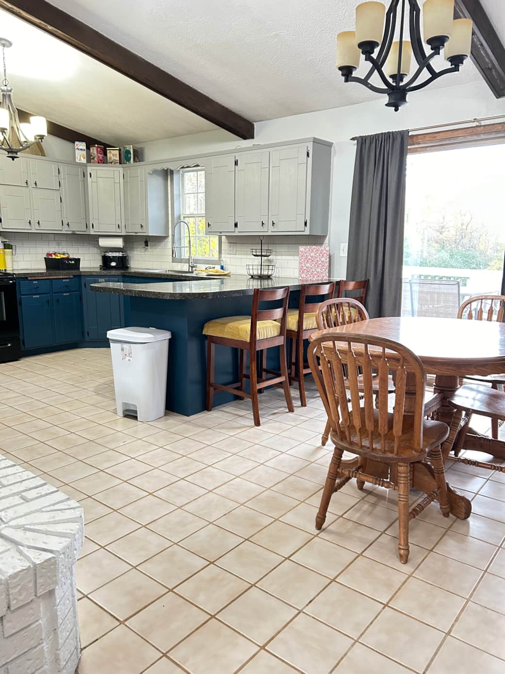 Main Floor kitchen/dining