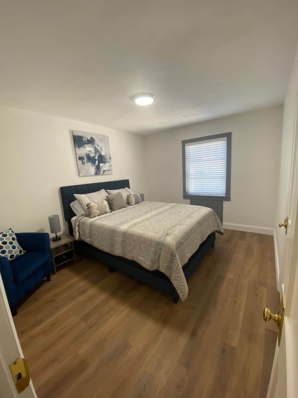 Comfortable studio with bedroom, living room, kitchen, workspace & bath. Lakeland, FL
