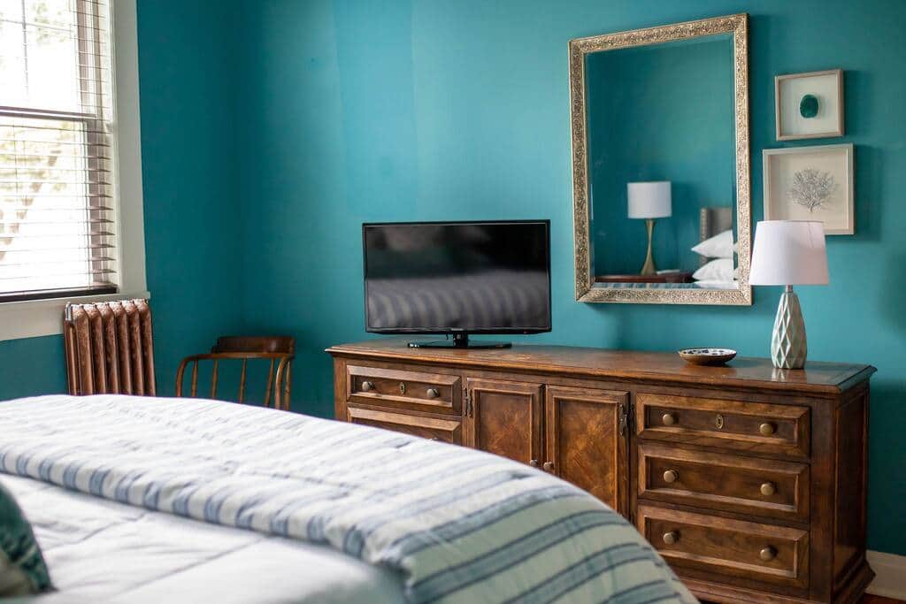 Bedroom #1: King bedroom with TV (tv has Firestick) Bedroom #1: King bedroom with TV (tv has Firestick)