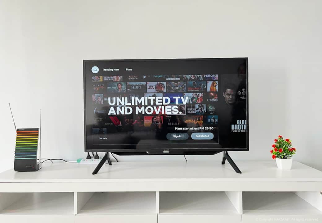 Complete living room entertainment system with smart TV. Complete living room entertainment system with smart TV.