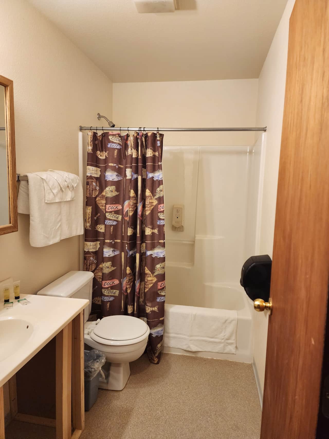 Room 8 Bathroom