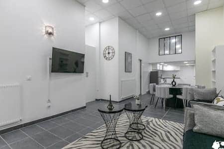 Salon avec télévision 