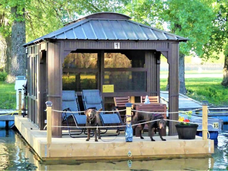 Aloberge 1 (à SaintPauldel'ÎleauxNoix) Houseboat dans SaintPauldel'ÎleauxNoix