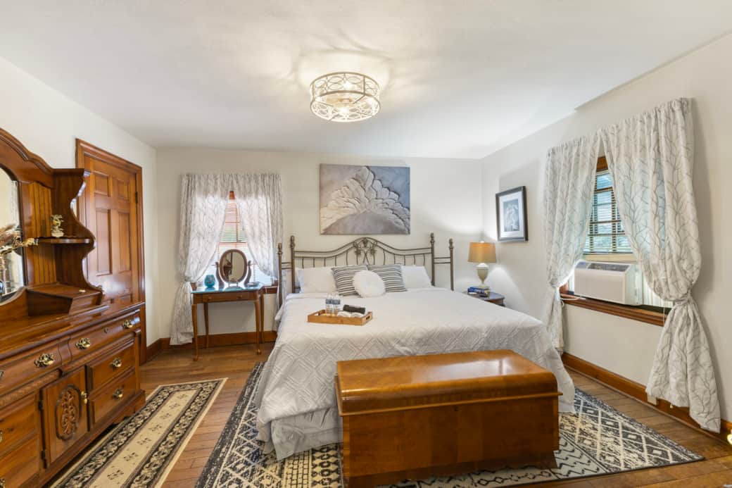 King bedroom with ceiling fan and personalized cooling temperature controls.