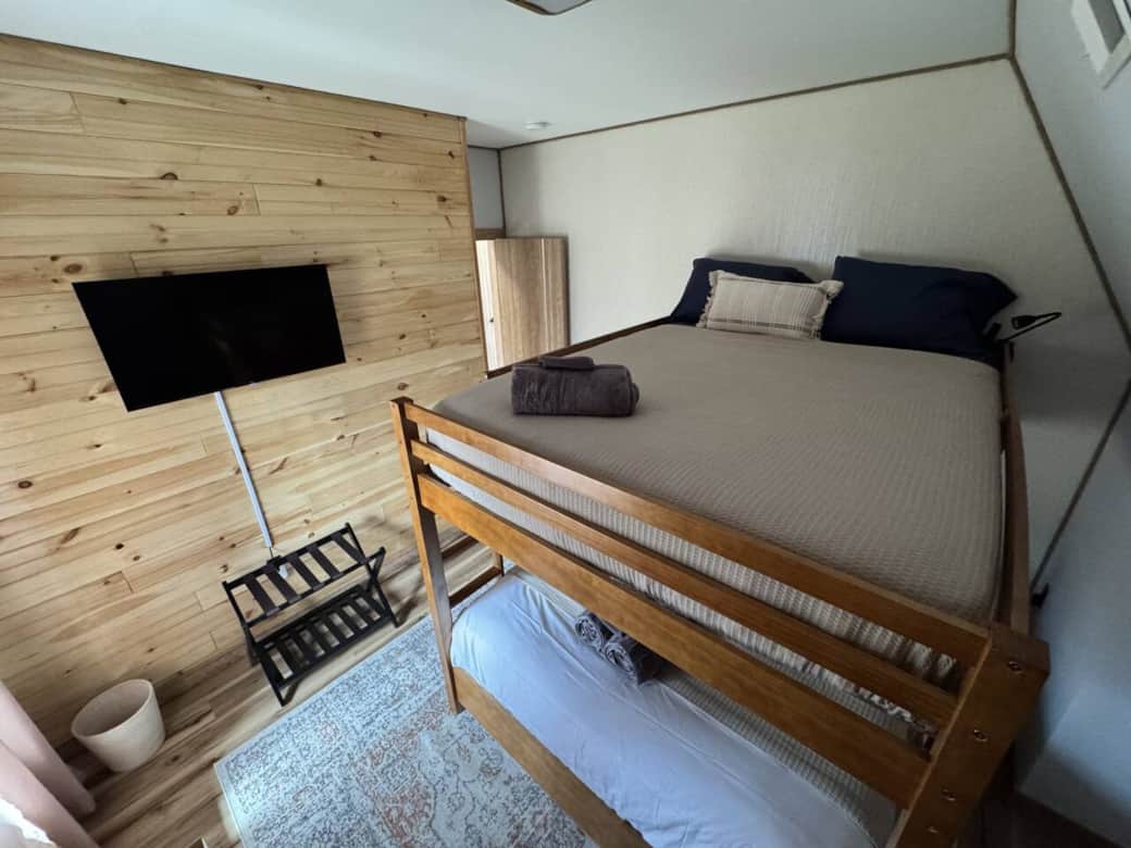 Bedroom 2 - Queen size bunks